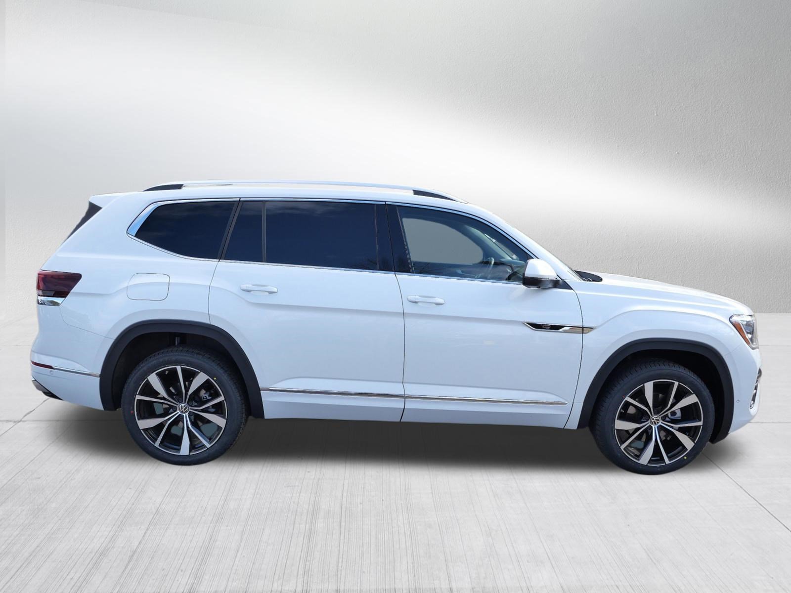 Certified 2024 Volkswagen Atlas SEL Premium R-Line image 8