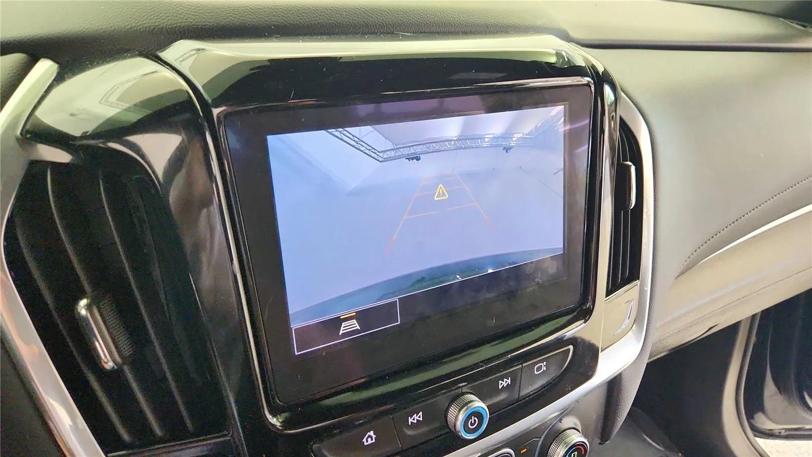 Used 2023 Chevrolet Traverse LT FWD image 30