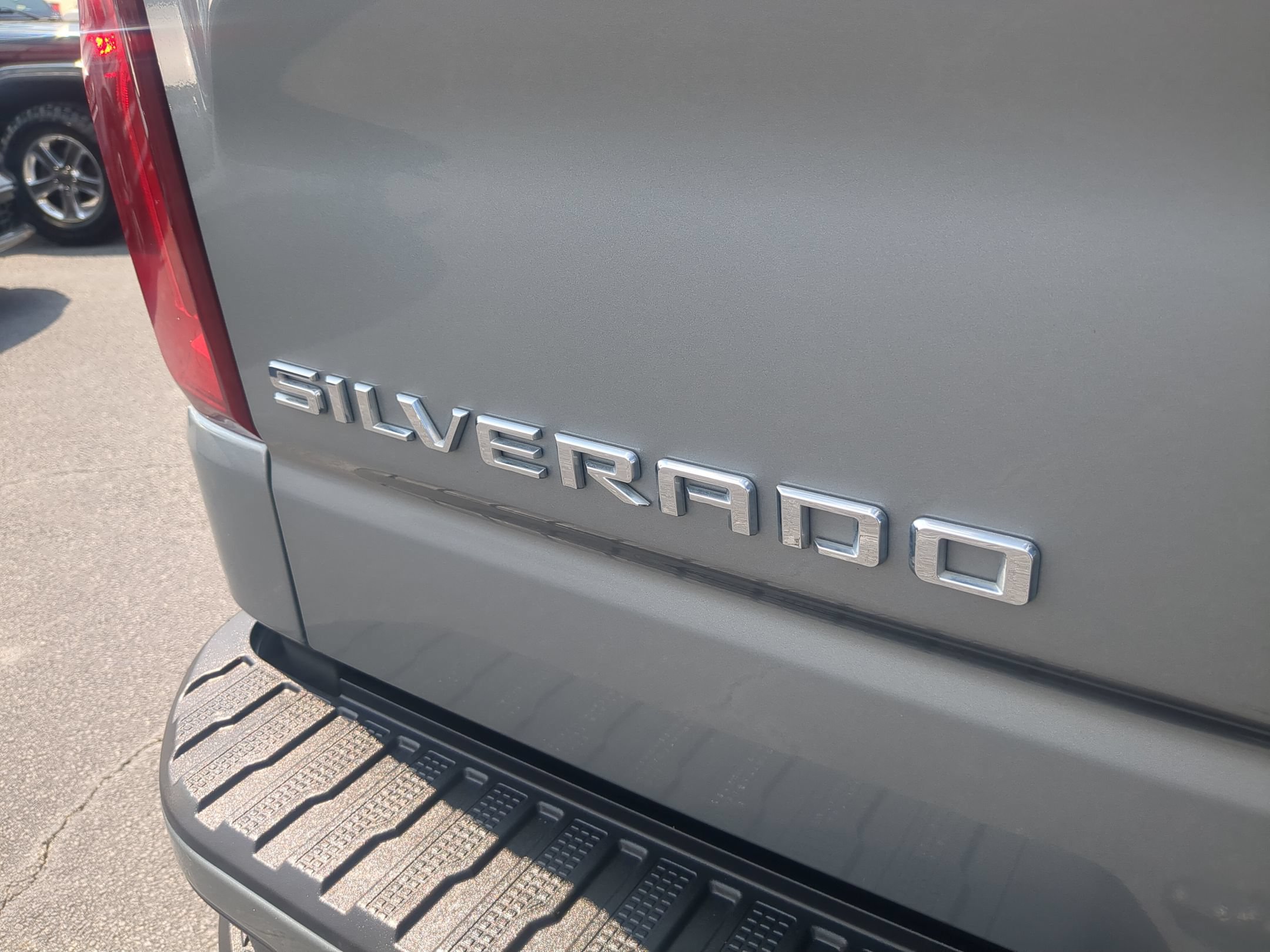 Used 2023 Chevrolet Silverado 1500 High Country w/ High Country Premium Package AWD/4WD image 28