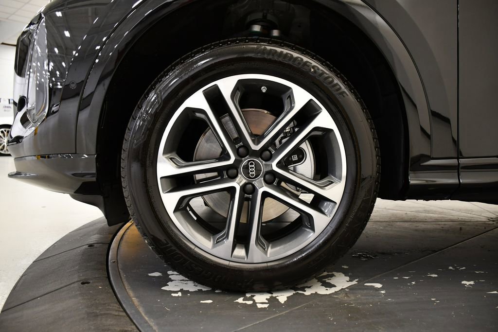 Used 2025 Audi Q5 Premium w/ Convenience Package image 13