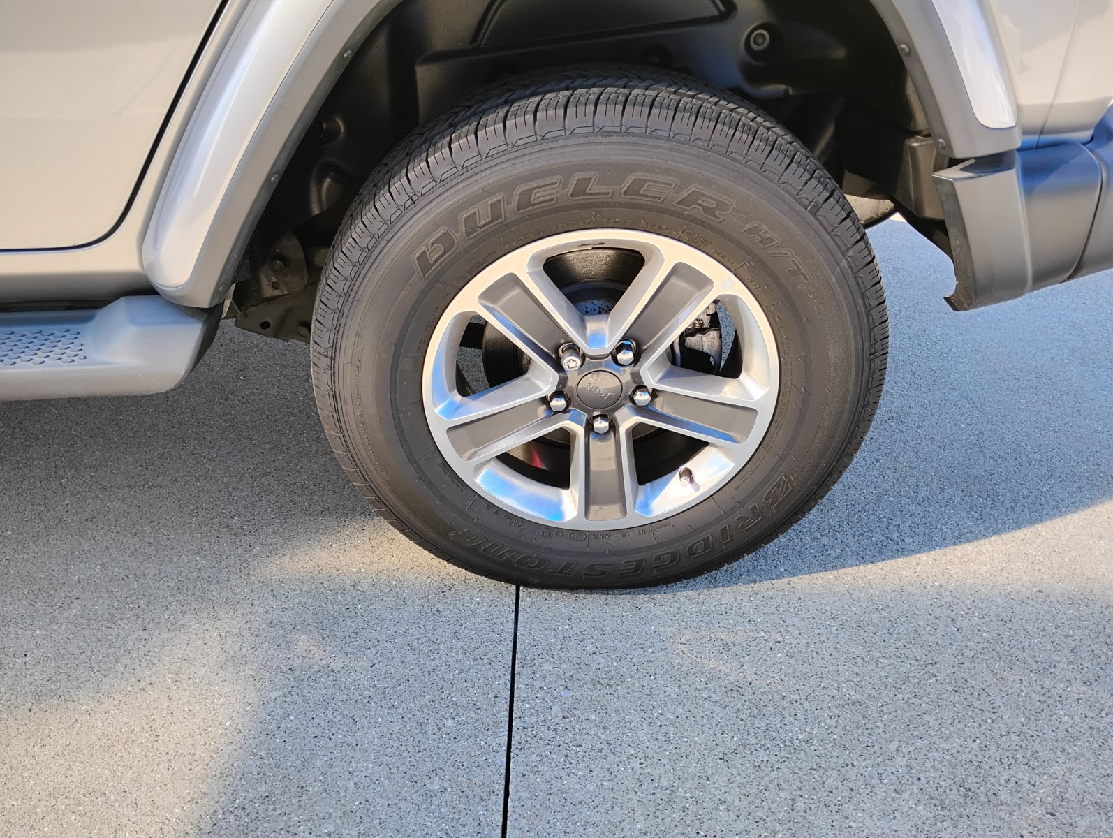 Used 2018 Jeep Wrangler Unlimited Sahara AWD/4WD image 29