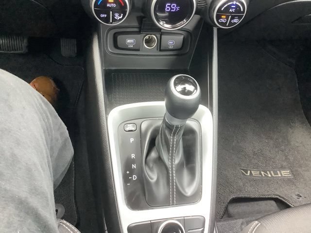 Certified 2025 Hyundai Venue SEL FWD image 26