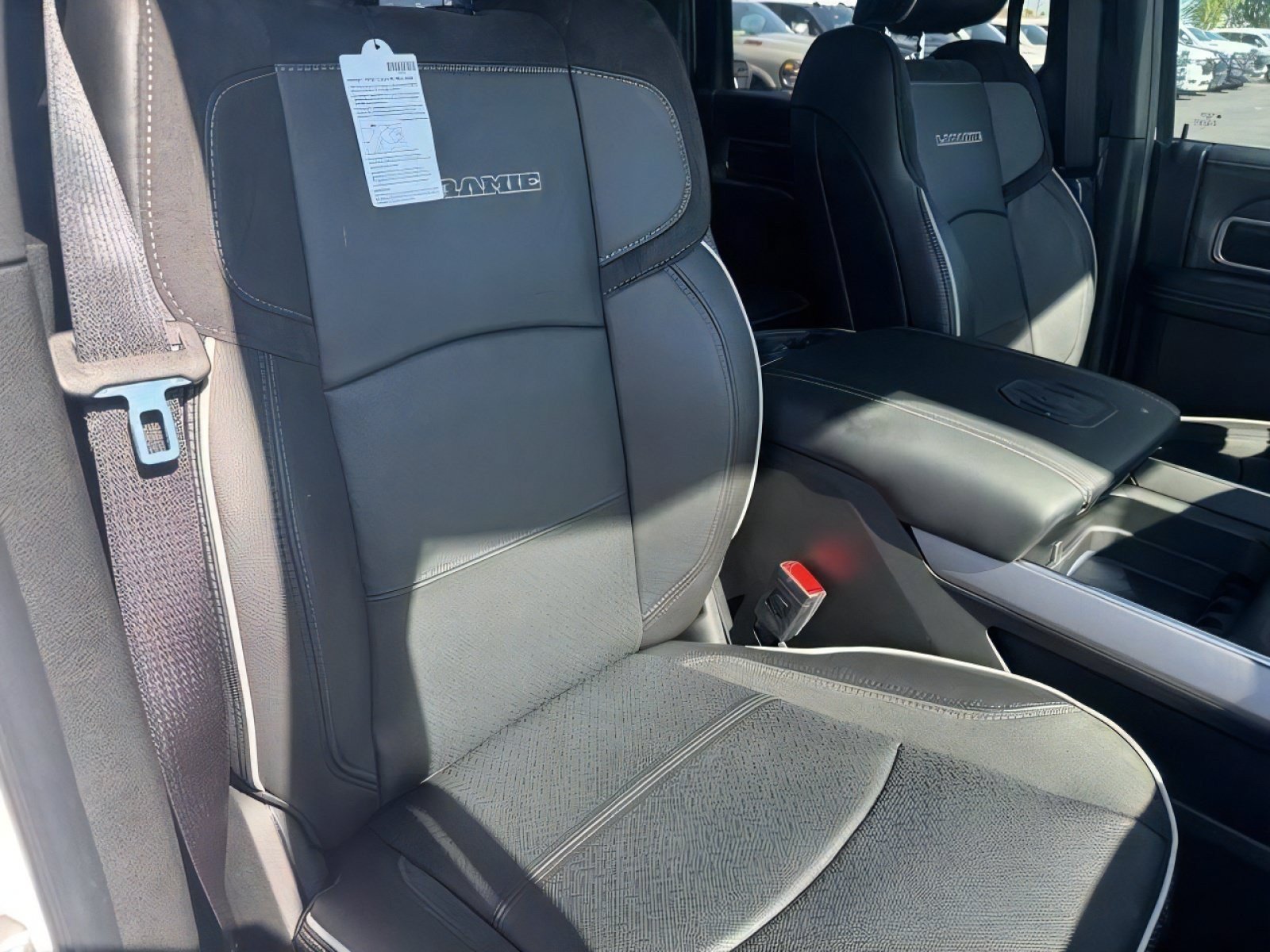 New 2026 RAM 2500 Laramie AWD/4WD image 17