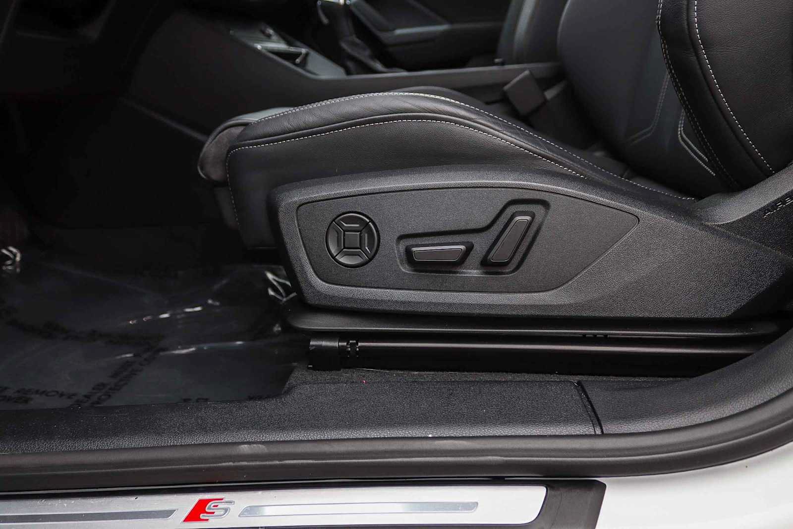 Used 2025 Audi Q3 2.0T Premium w/ Convenience Package AWD/4WD image 26