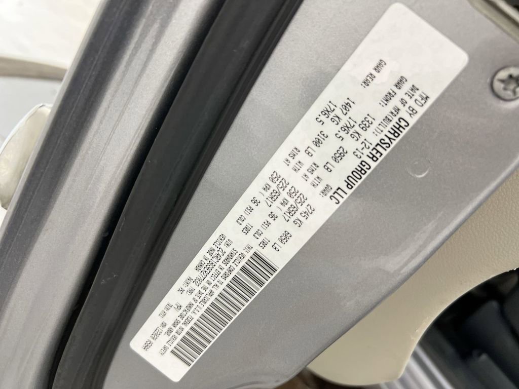 Used 2014 Chrysler Town & Country Touring FWD image 23