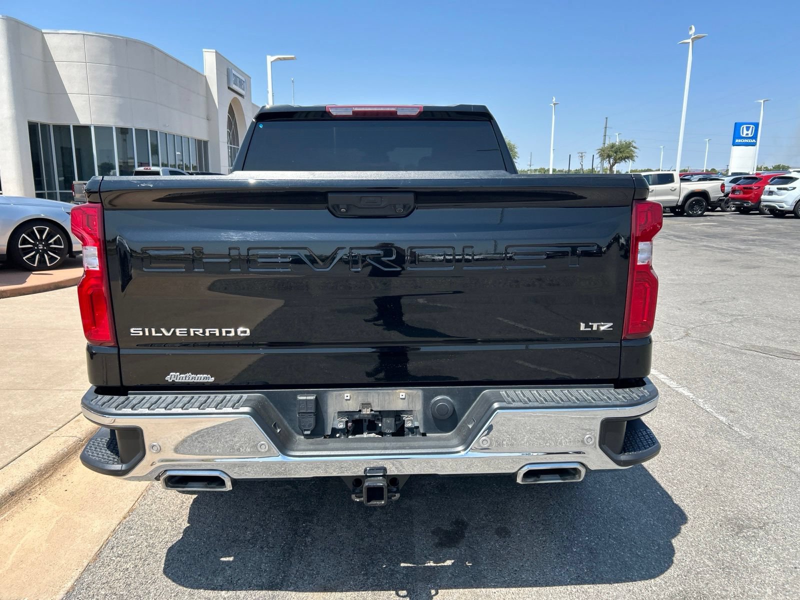 Used 2023 Chevrolet Silverado 1500 LTZ w/ Z71 Off-Road Package AWD/4WD image 6