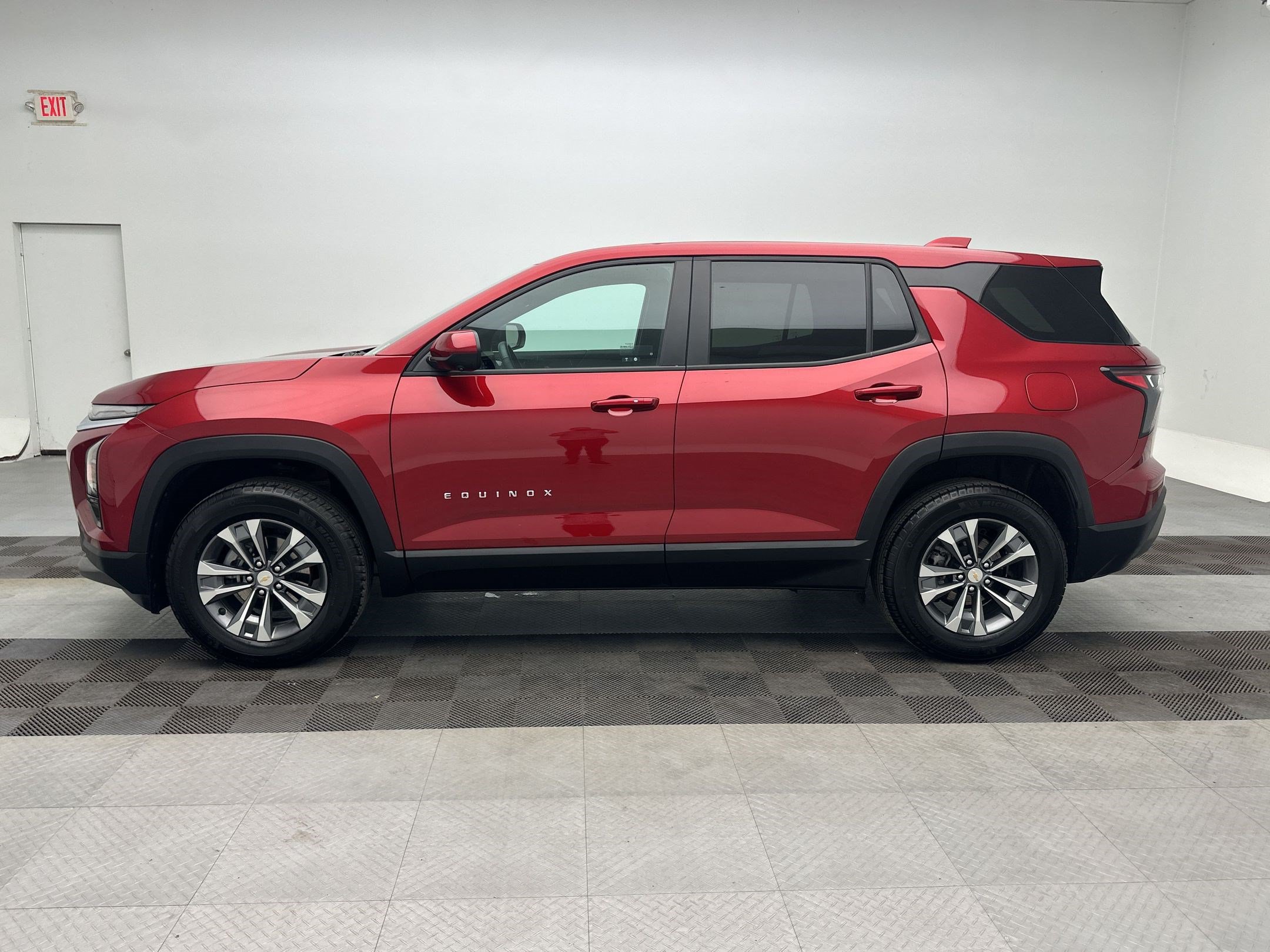 Certified 2025 Chevrolet Equinox LT w/ Safety and Technology Package AWD/4WD image 2