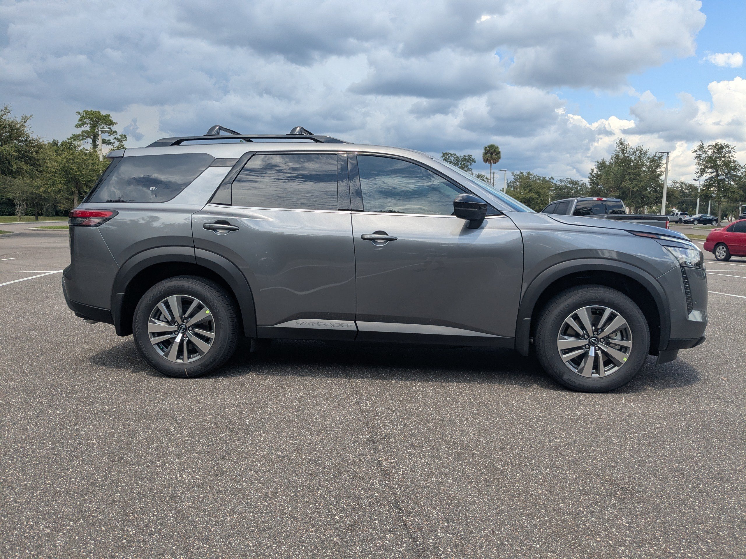 New 2026 Nissan Pathfinder SL FWD image 3