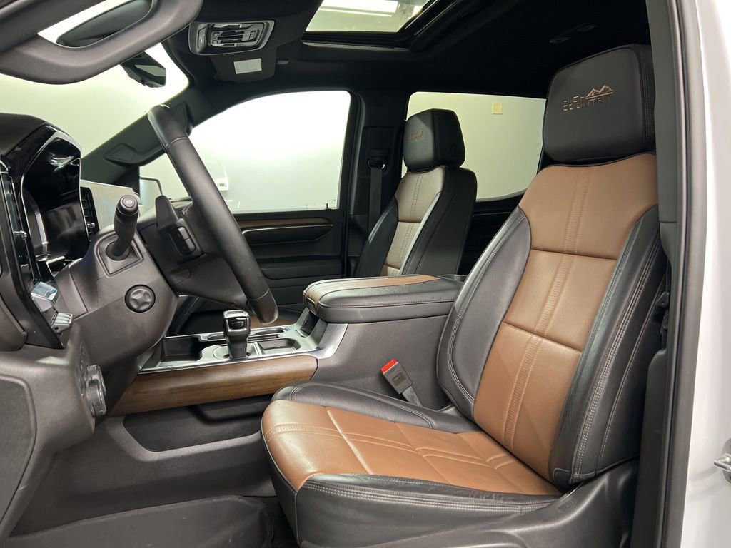 Used 2024 Chevrolet Silverado 1500 High Country w/ High Country Premium Package image 26