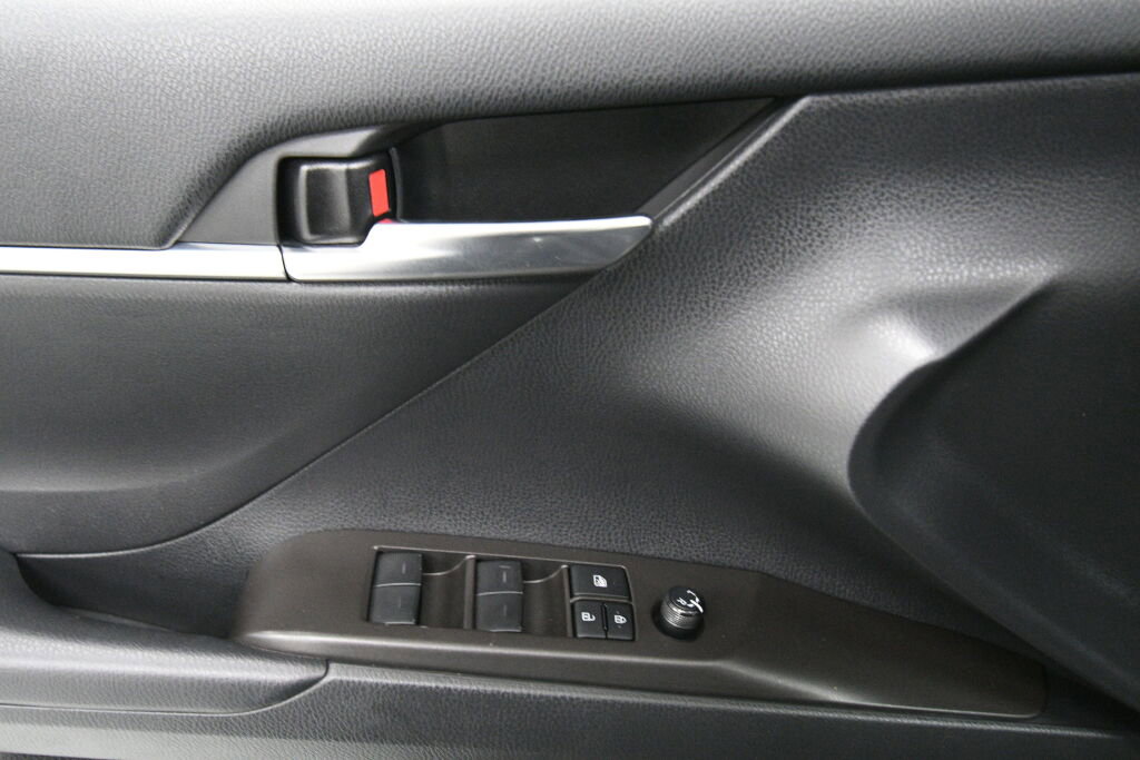 Used 2022 Toyota Camry LE image 10
