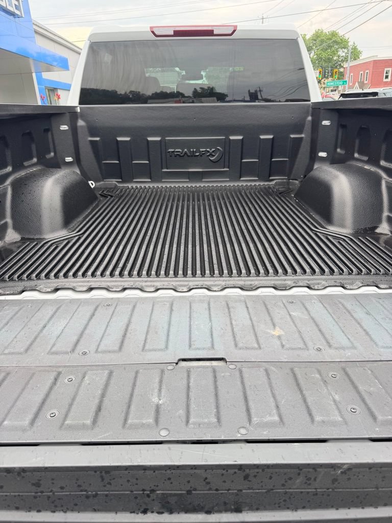 Used 2026 GMC Sierra 1500 SLT AWD/4WD image 8