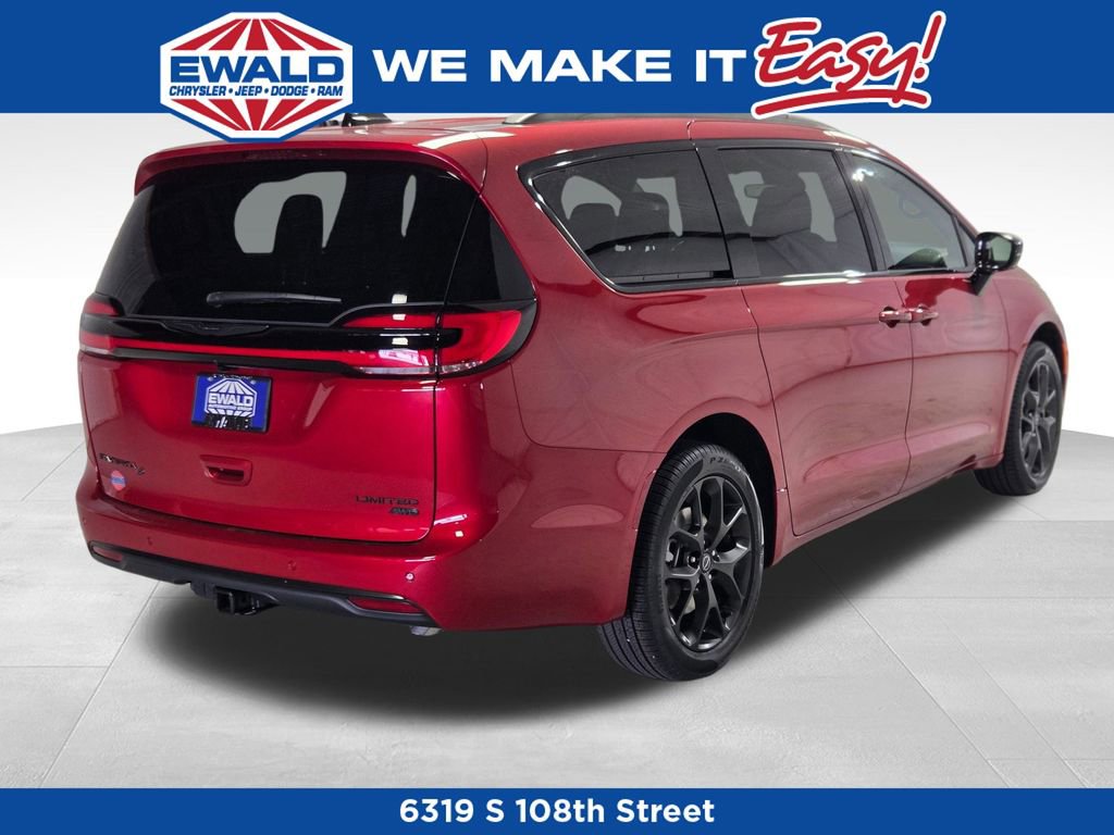 New 2026 Chrysler Pacifica Limited w/ S Appearance Package image 3