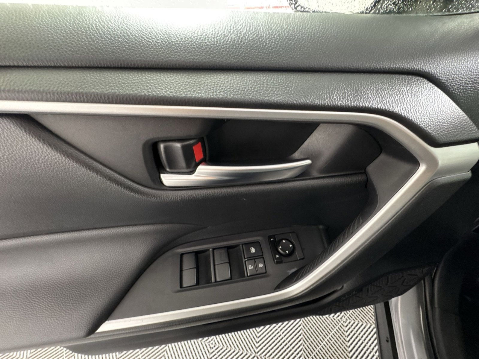 Used 2019 Toyota RAV4 XLE image 15