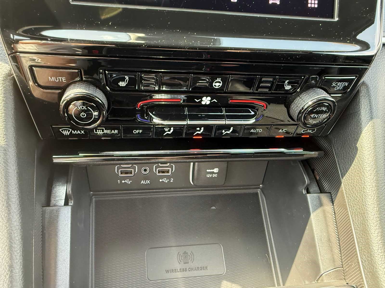 New 2025 Jeep Grand Cherokee Laredo w/ Luxury Tech Group I AWD/4WD image 13