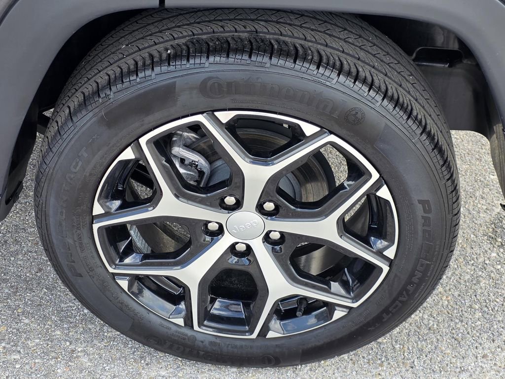 Used 2024 Jeep Compass Limited image 36