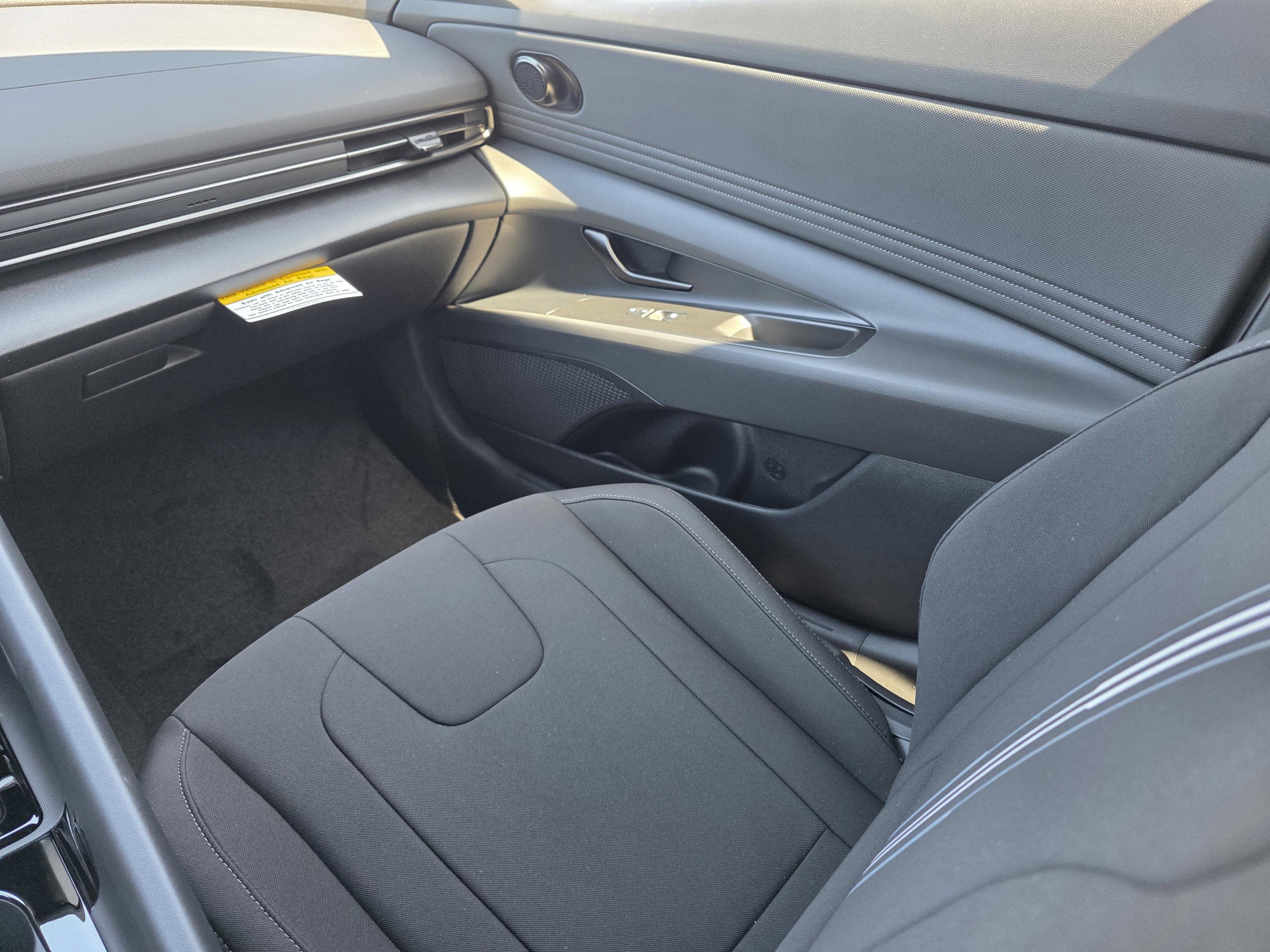 New 2026 Hyundai Elantra SEL Sport FWD image 27