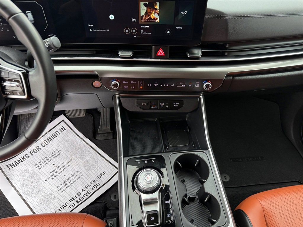 Used 2025 Kia Carnival SX w/ SX Dark Edition Package image 11