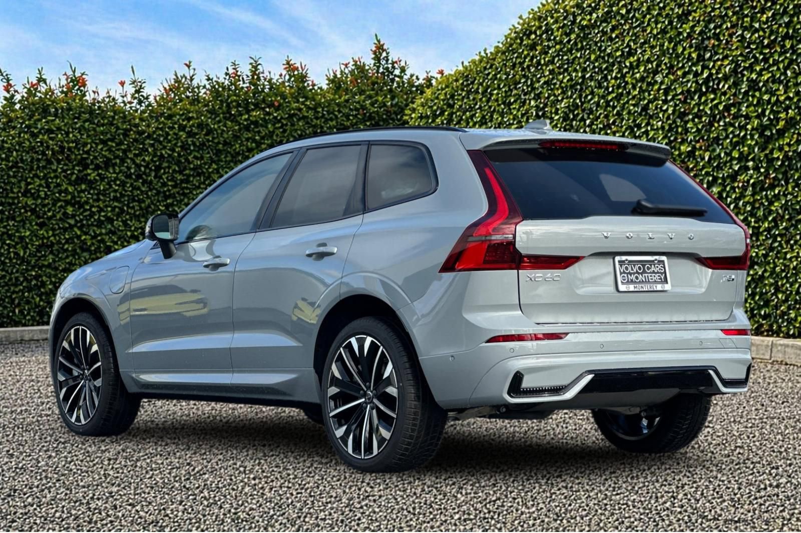 New 2026 Volvo XC60 T8 Ultra w/ Climate Package AWD/4WD image 4