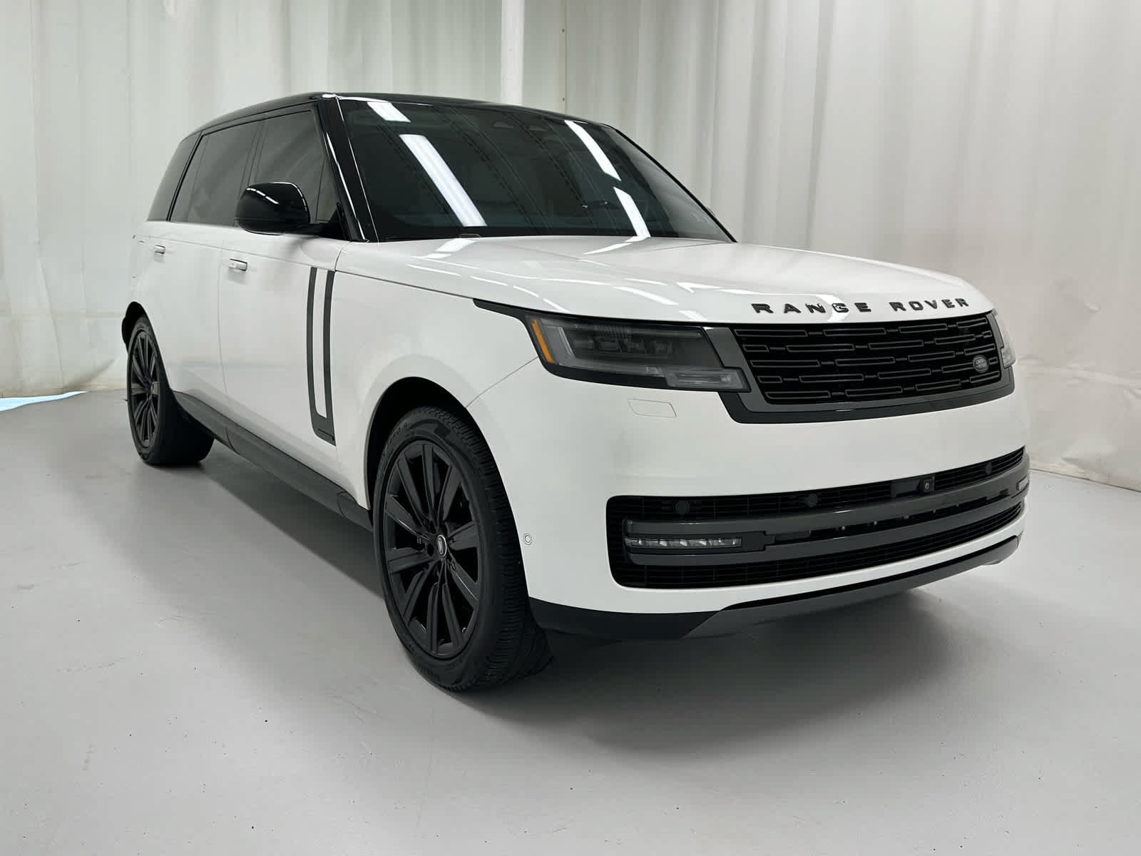 Used 2024 Land Rover Range Rover Long Wheelbase Autobiography AWD/4WD image 1