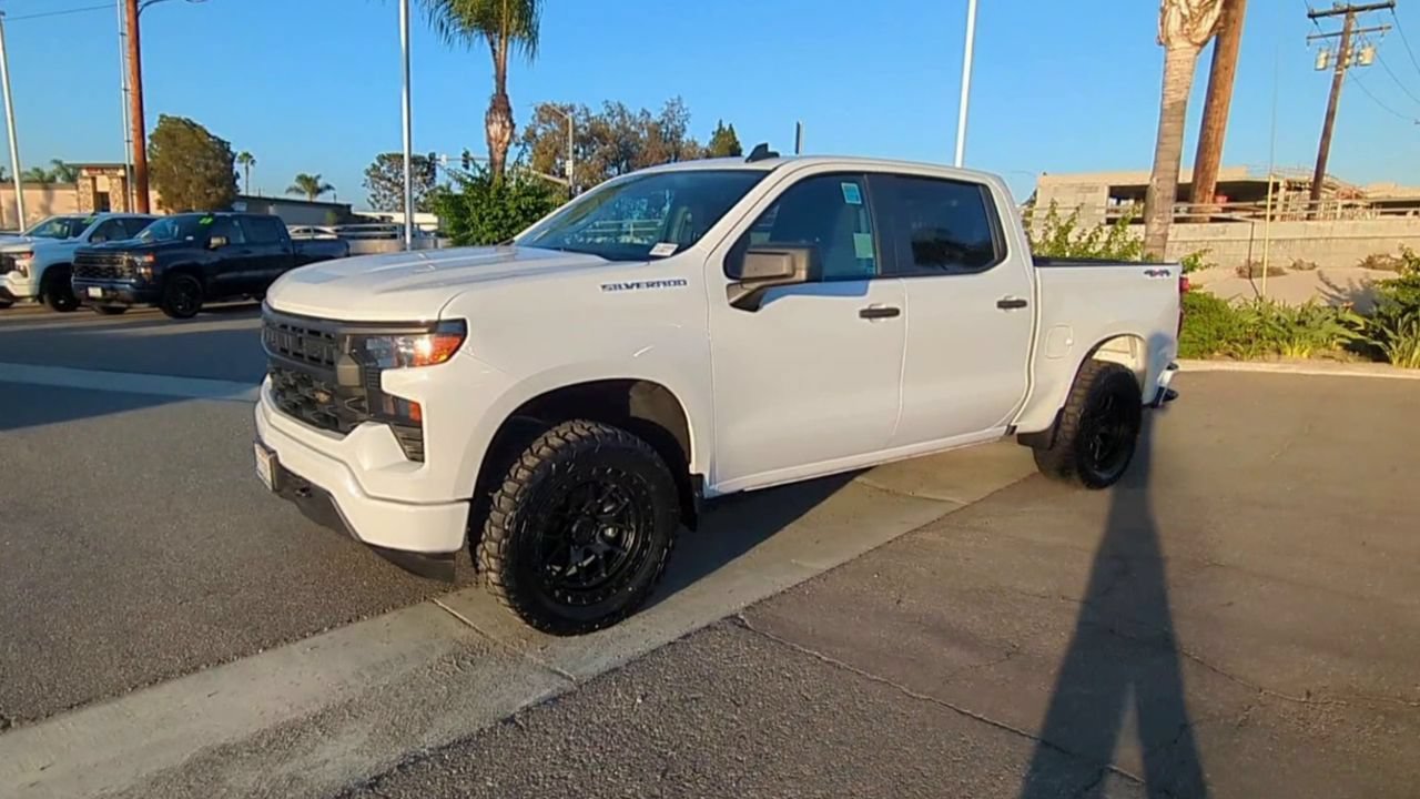 Used 2023 Chevrolet Silverado 1500 Custom AWD/4WD image 4