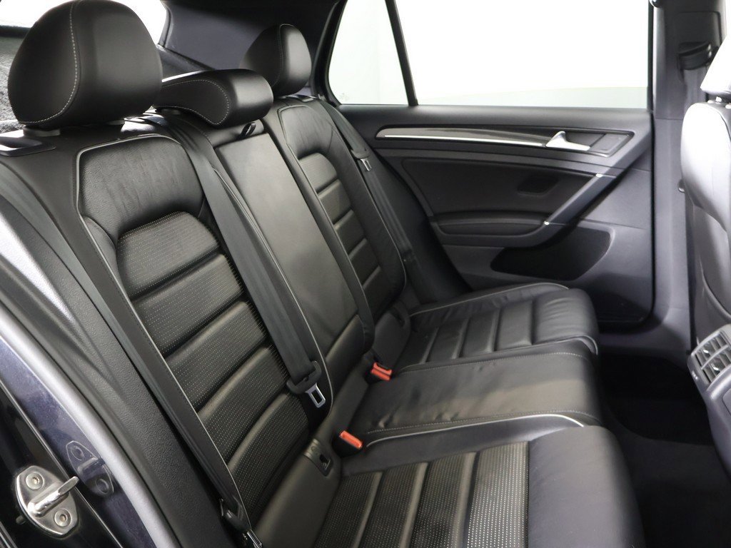 Used 2018 Volkswagen Golf R 4-Door image 35