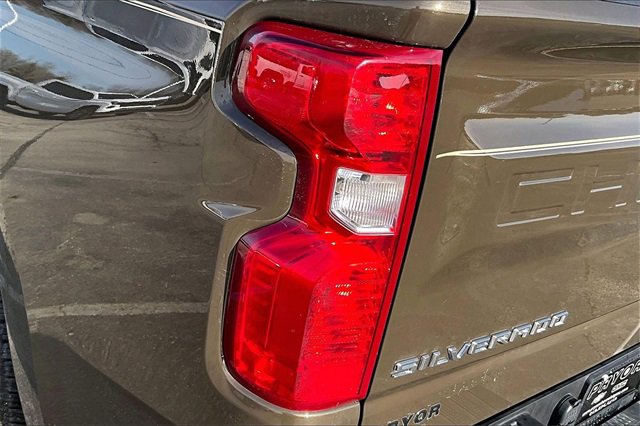 Used 2023 Chevrolet Silverado 1500 LT image 24