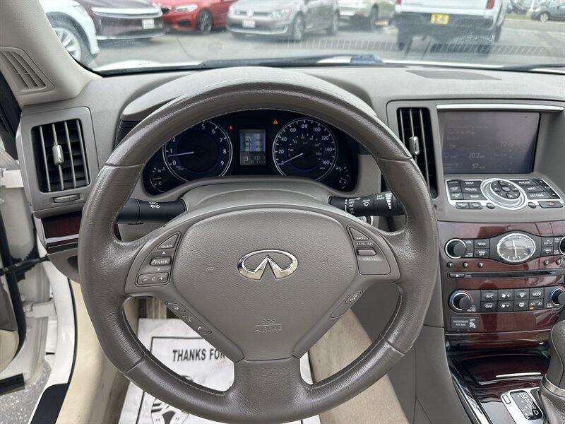 Used 2014 INFINITI Q60 Convertible w/ Premium Package RWD image 17