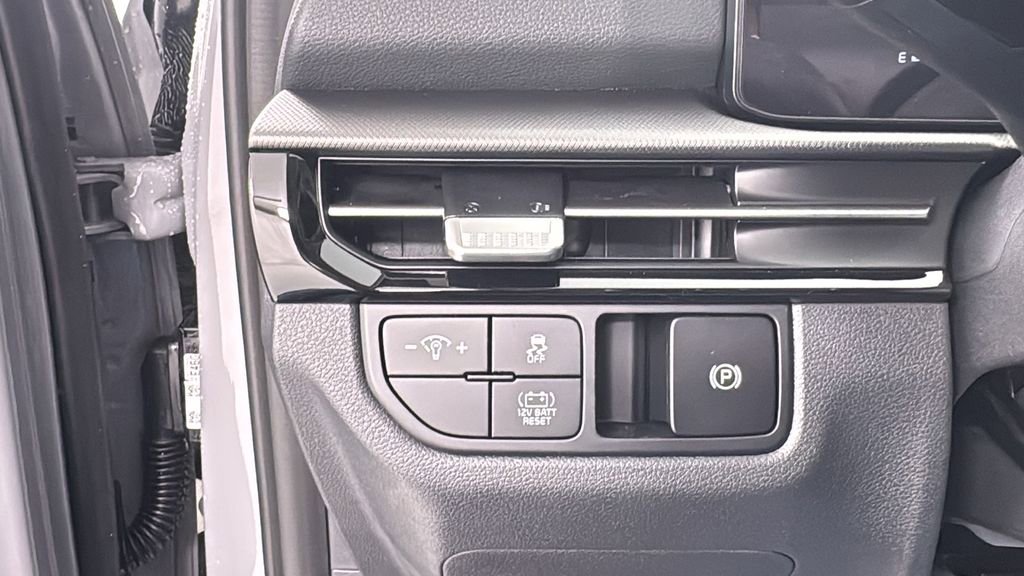 New 2026 Kia Sportage S image 32