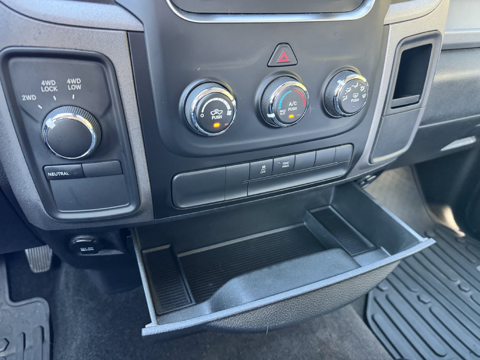 Used 2015 RAM 1500 Express AWD/4WD image 22