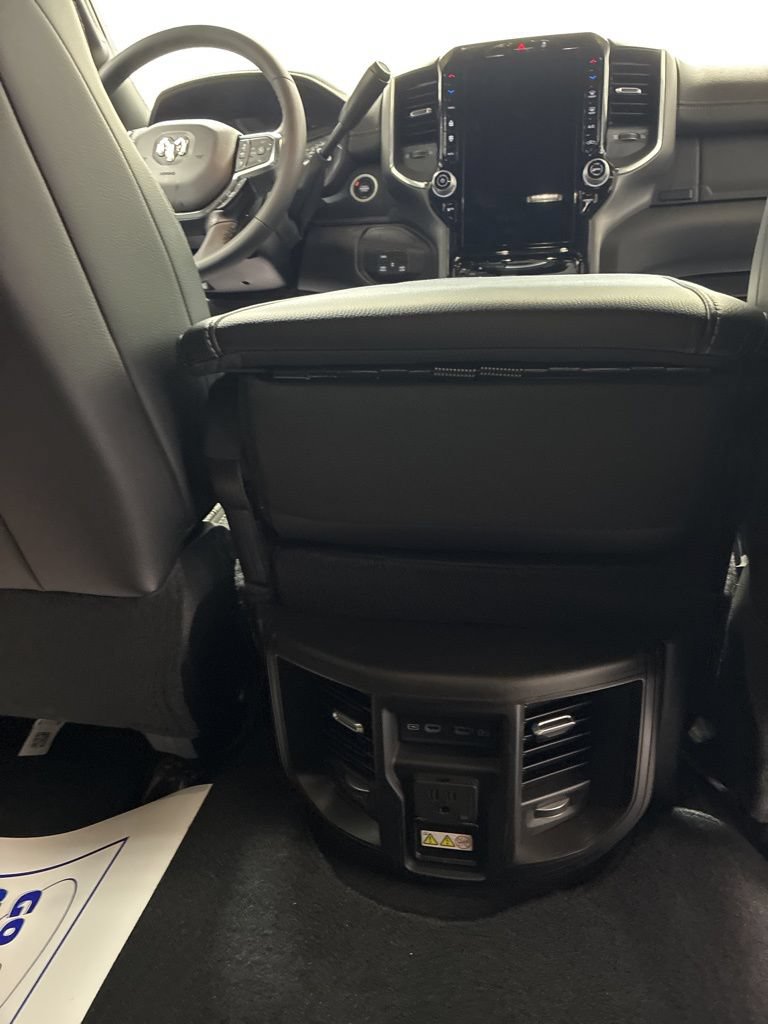 Used 2026 RAM 2500 Laramie AWD/4WD image 26