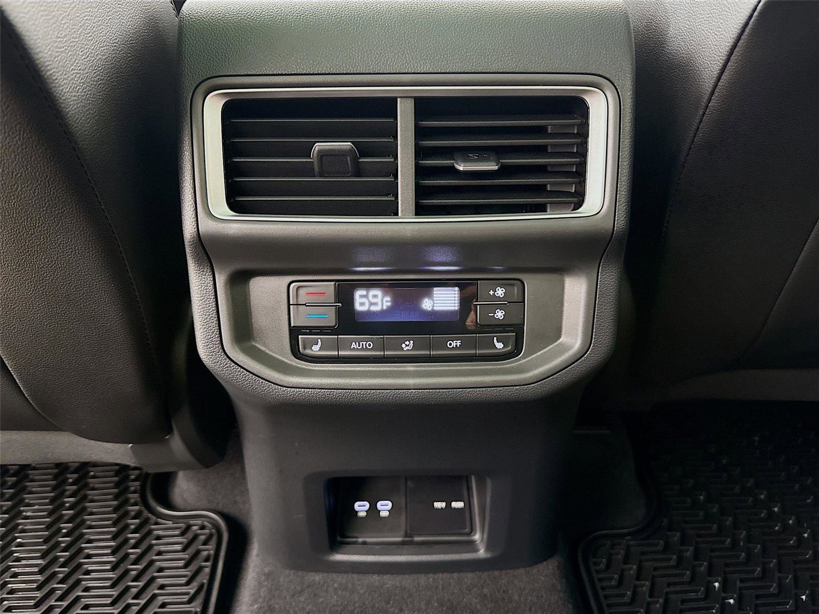 Used 2024 Volkswagen Atlas SEL Premium R-Line image 34