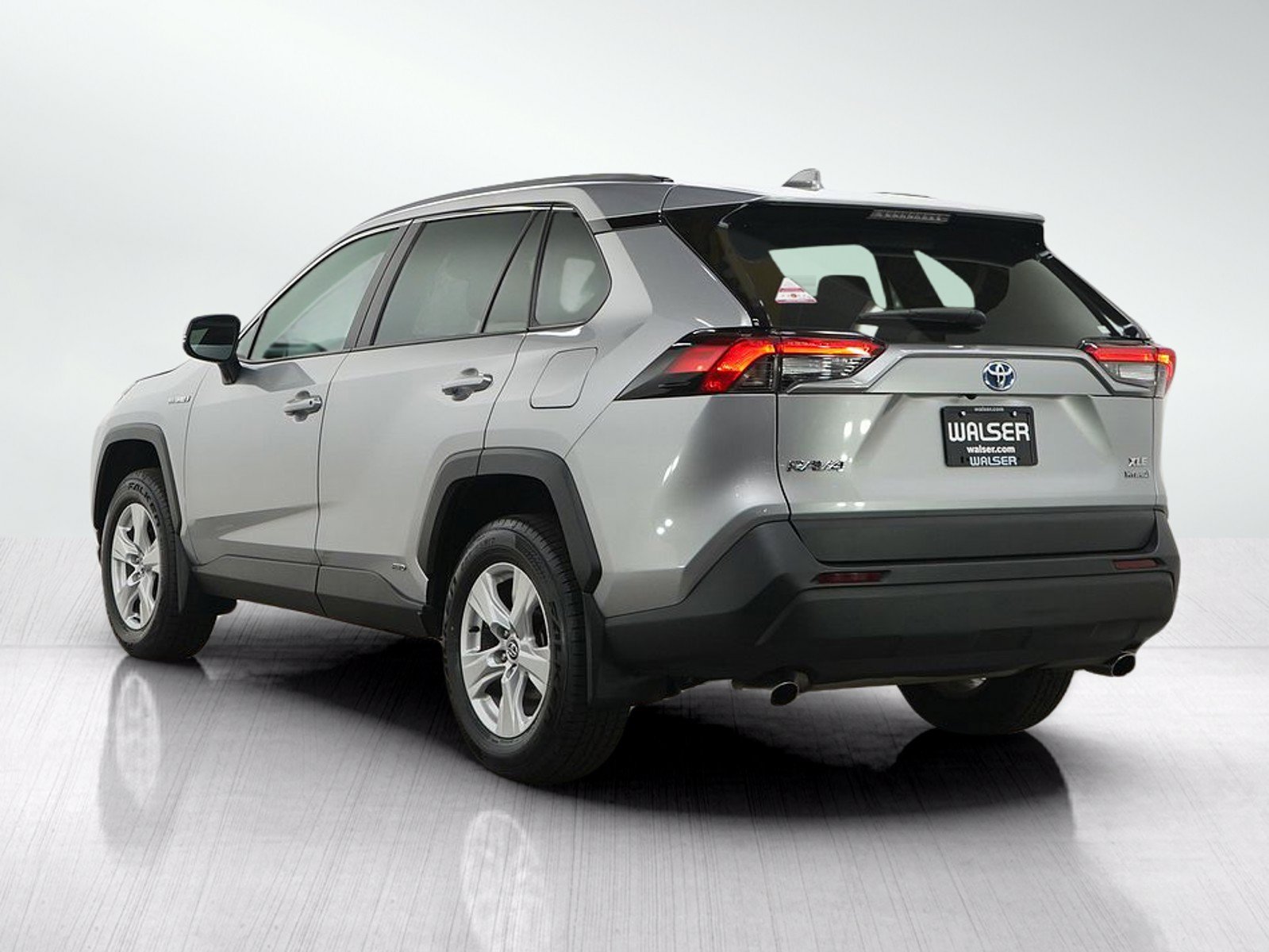 Used 2021 Toyota RAV4 XLE w/ XLE Grade Weather Package AWD/4WD image 3