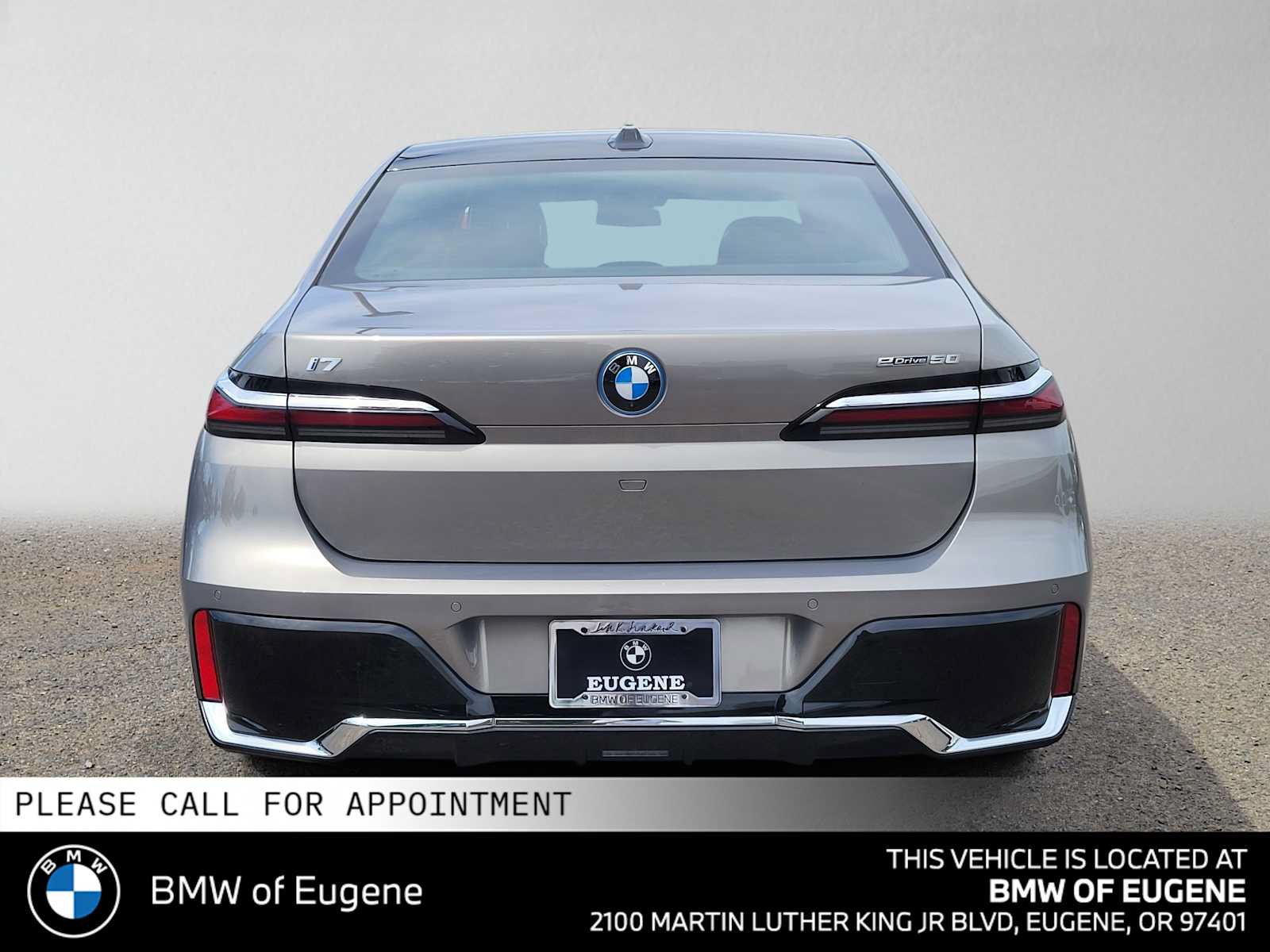 Used 2025 BMW i7 eDrive50 w/ M Sport Package RWD image 4