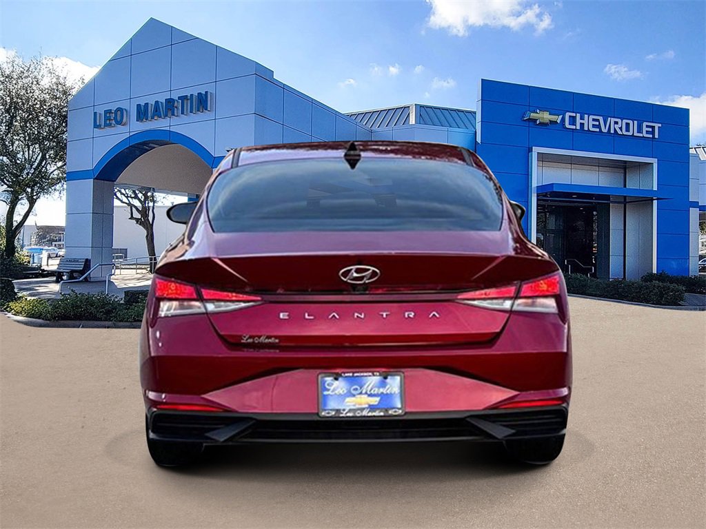 Used 2023 Hyundai Elantra SEL w/ Preferred Accessory Package image 6