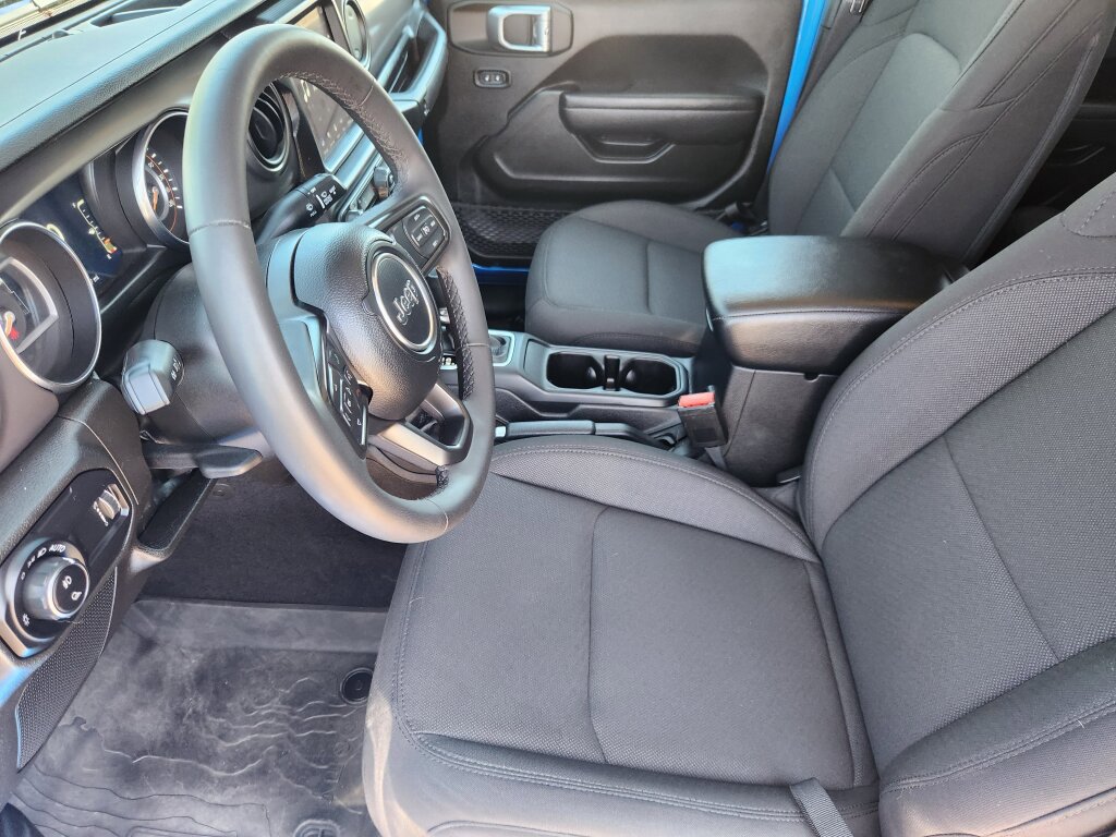 Certified 2023 Jeep Gladiator Willys AWD/4WD image 8