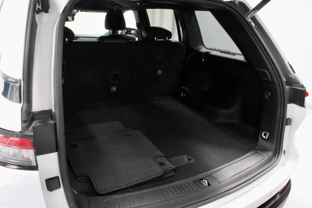 Used 2023 Jeep Grand Cherokee Altitude AWD/4WD image 12
