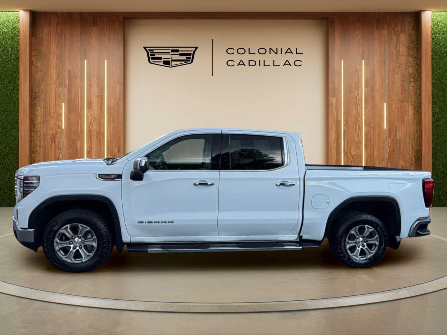 Used 2023 GMC Sierra 1500 SLT w/ SLT Convenience Package AWD/4WD image 2