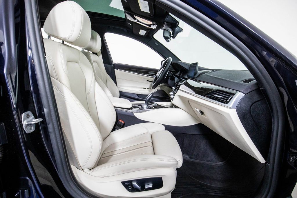 Used 2020 BMW 540i xDrive w/ M Sport Package image 10