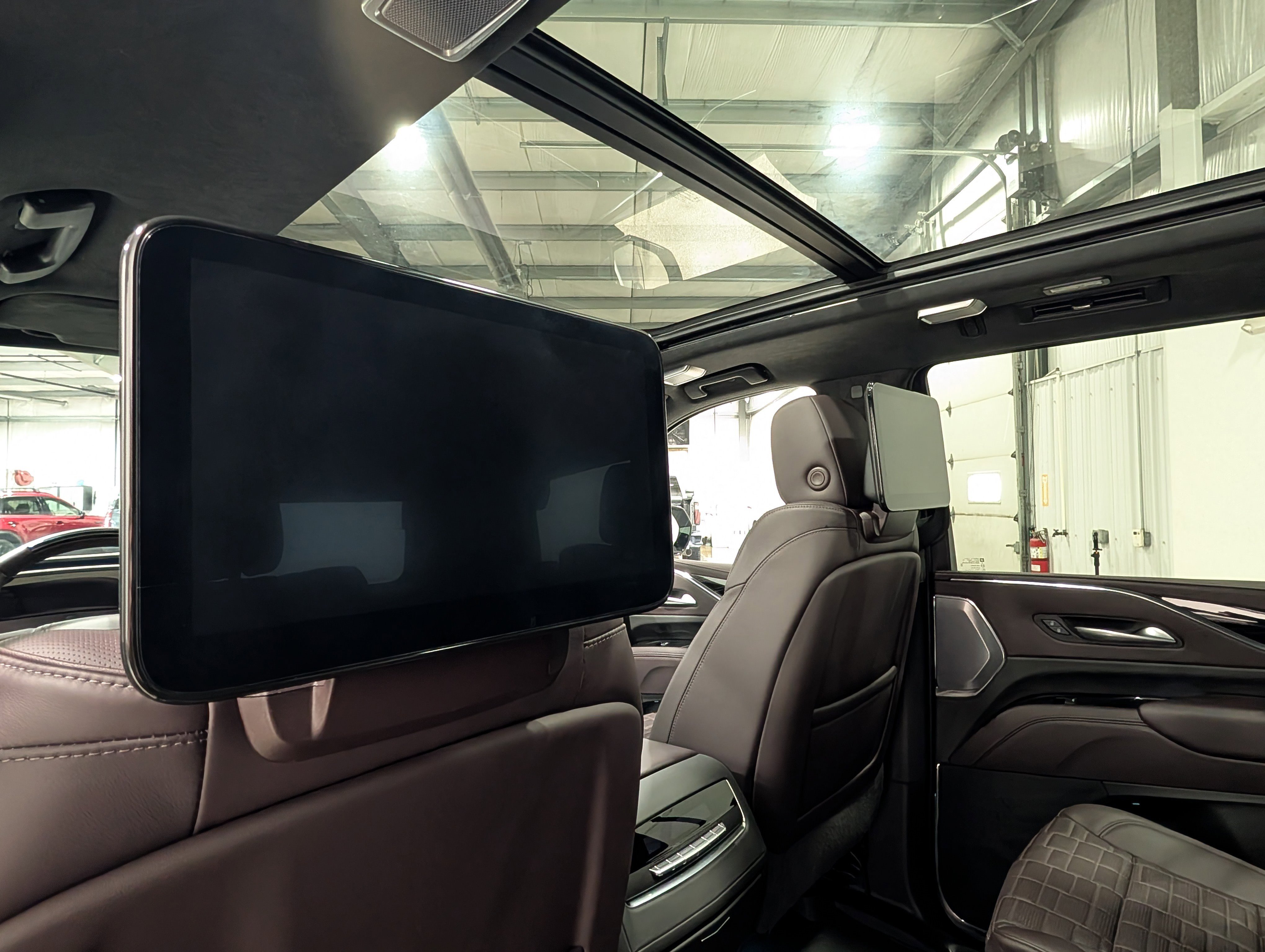 Used 2024 Cadillac Escalade V w/ LPO, ONYX Package AWD/4WD image 18