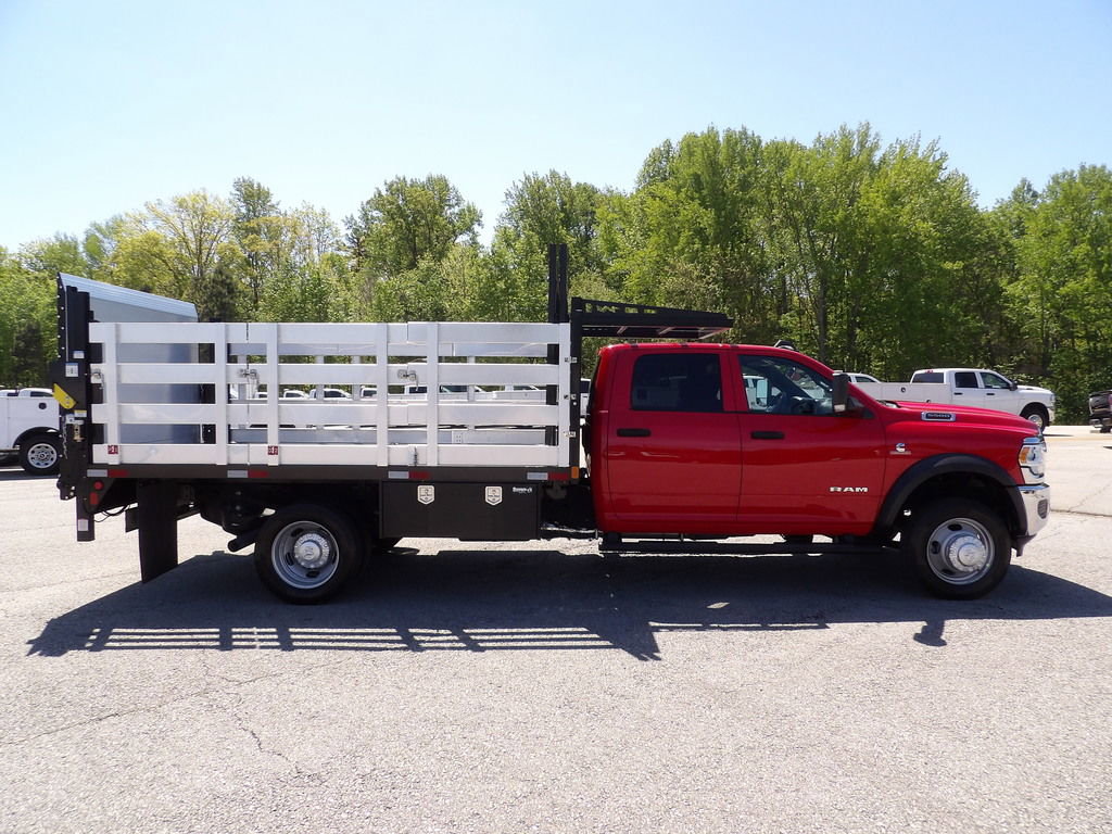 Used 2021 RAM 5500 Tradesman w/ Chrome Appearance Group RWD image 9