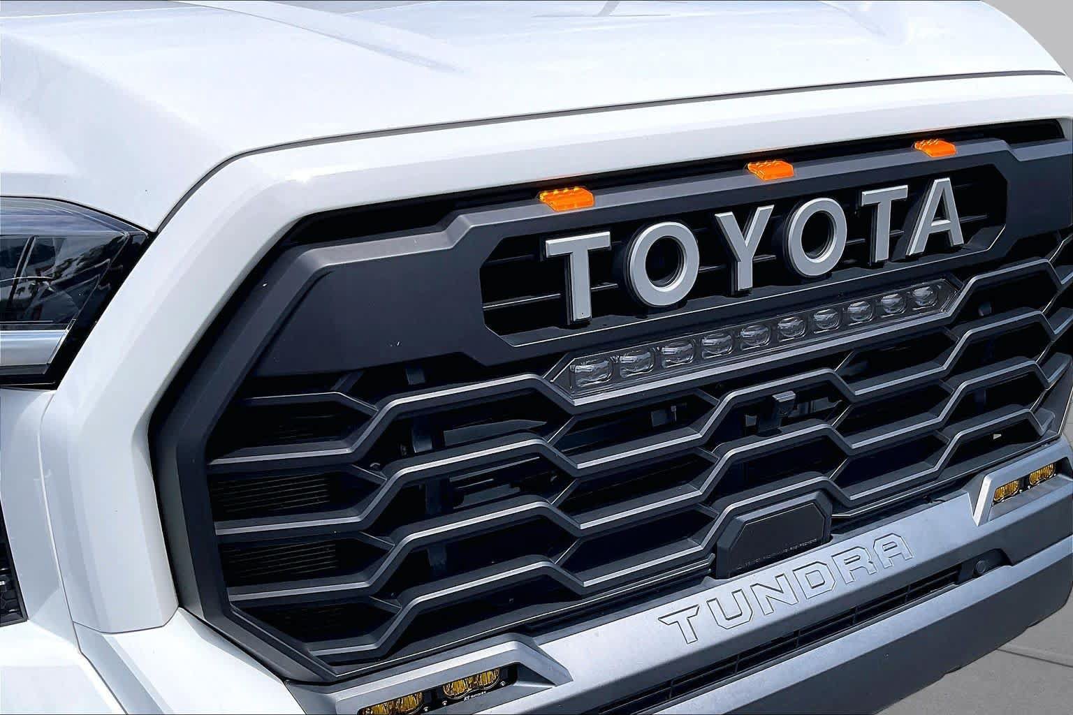 Used 2022 Toyota Tundra SR5 w/ SR5 Convenience Package AWD/4WD image 29