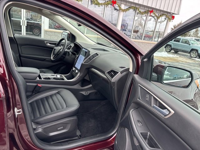 Used 2024 Ford Edge SEL w/ Convenience Package image 5