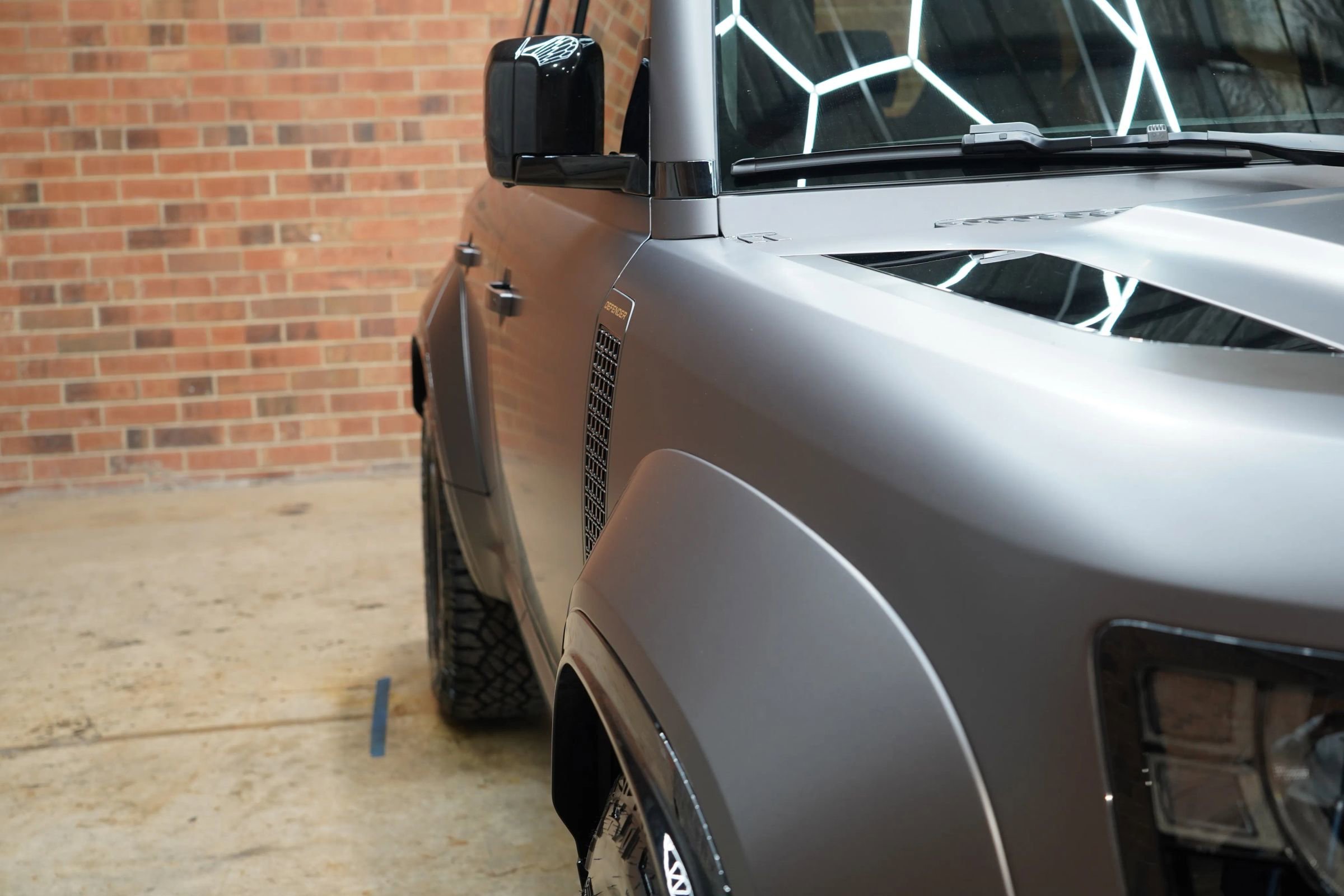 Used 2025 Land Rover Defender 110 image 32