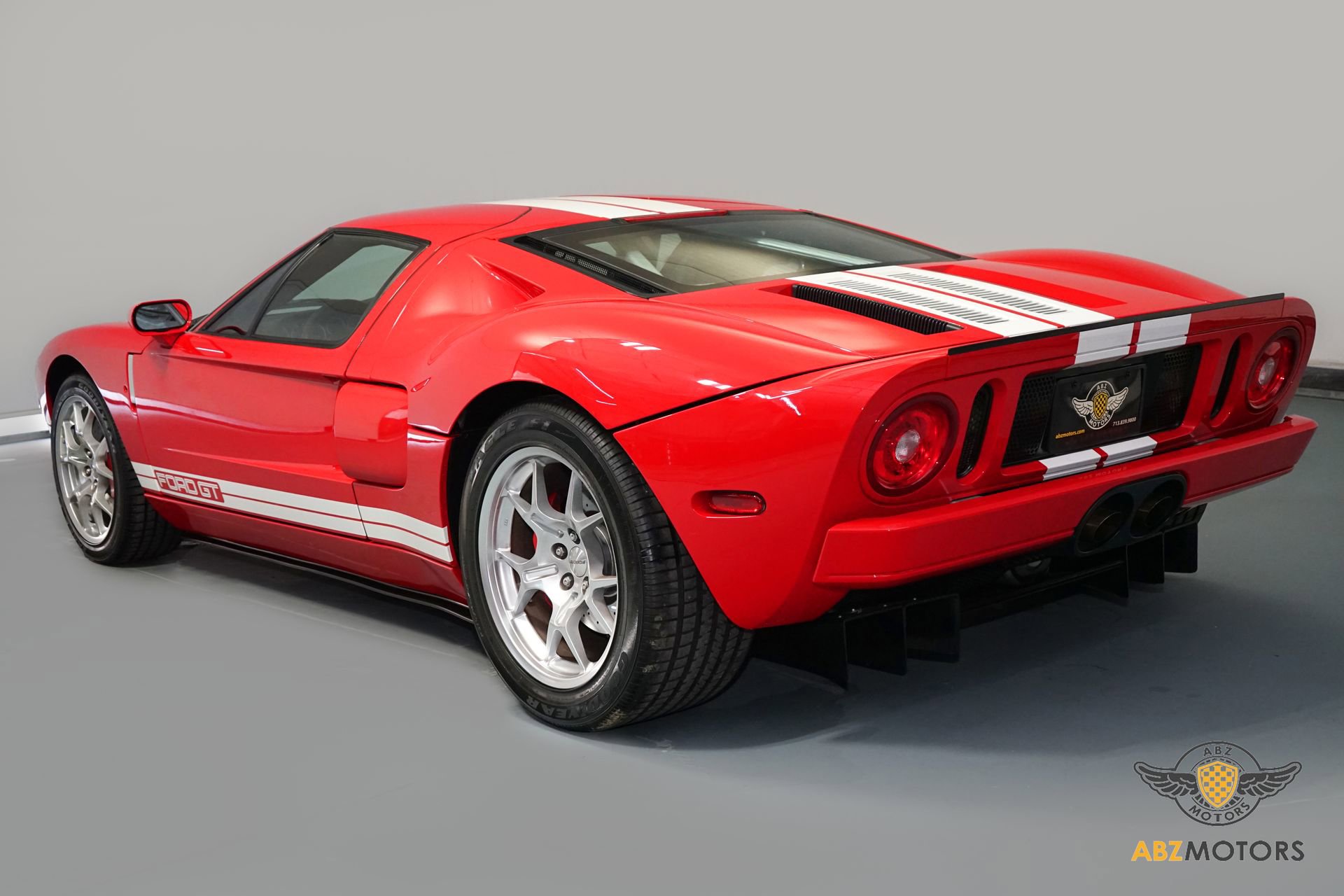 Used 2005 Ford GT image 8