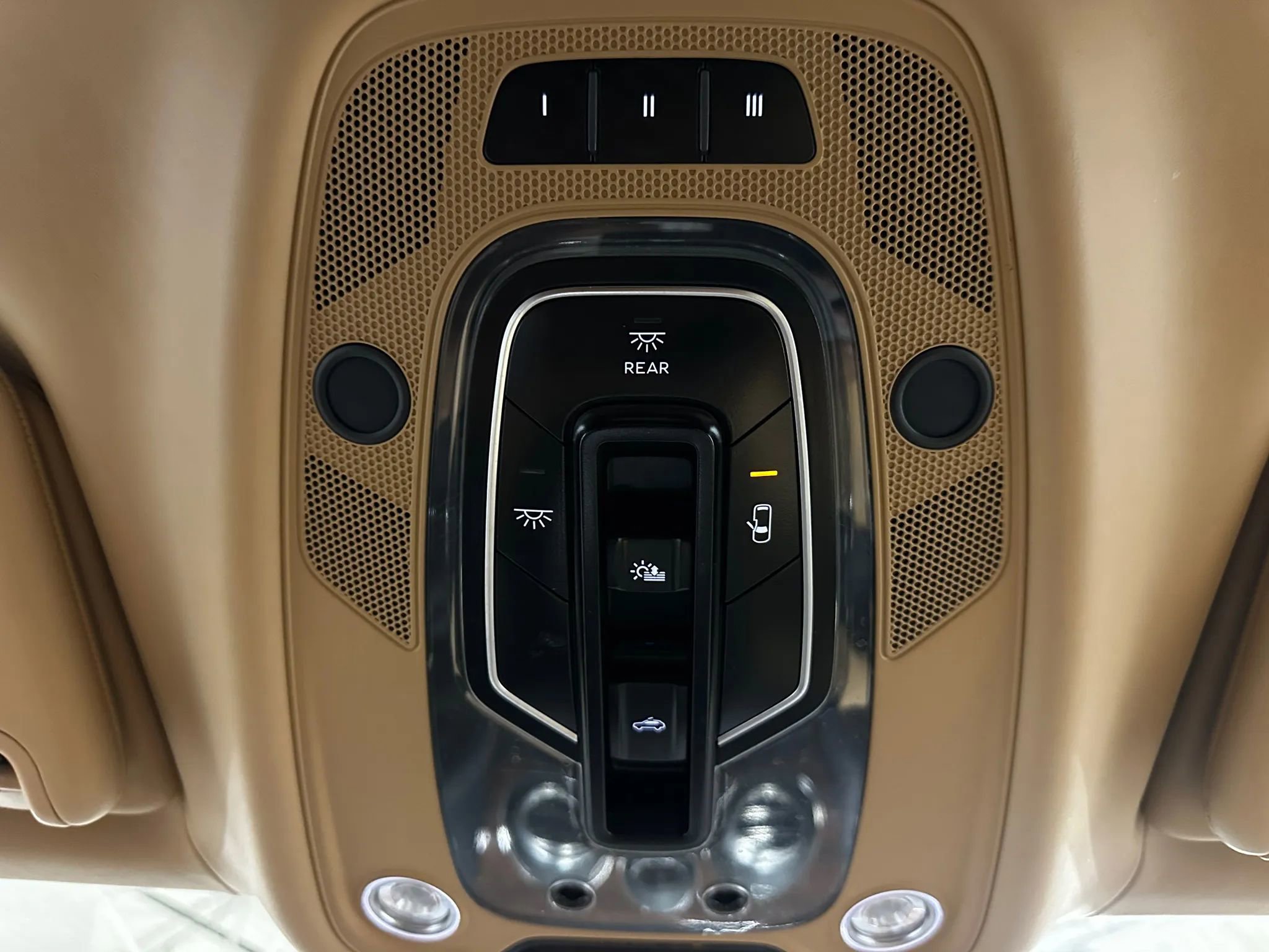 Used 2017 Bentley Bentayga image 43