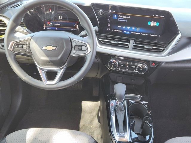 Used 2024 Chevrolet Trax LT w/ Sunroof Package image 28