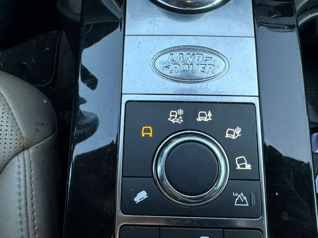 Used 2017 Land Rover Discovery HSE AWD/4WD image 27