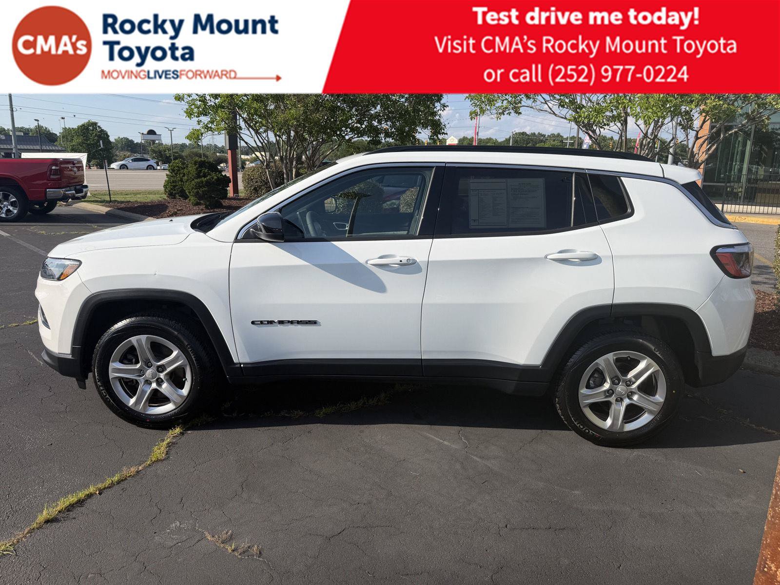 Used 2023 Jeep Compass Latitude AWD/4WD image 4