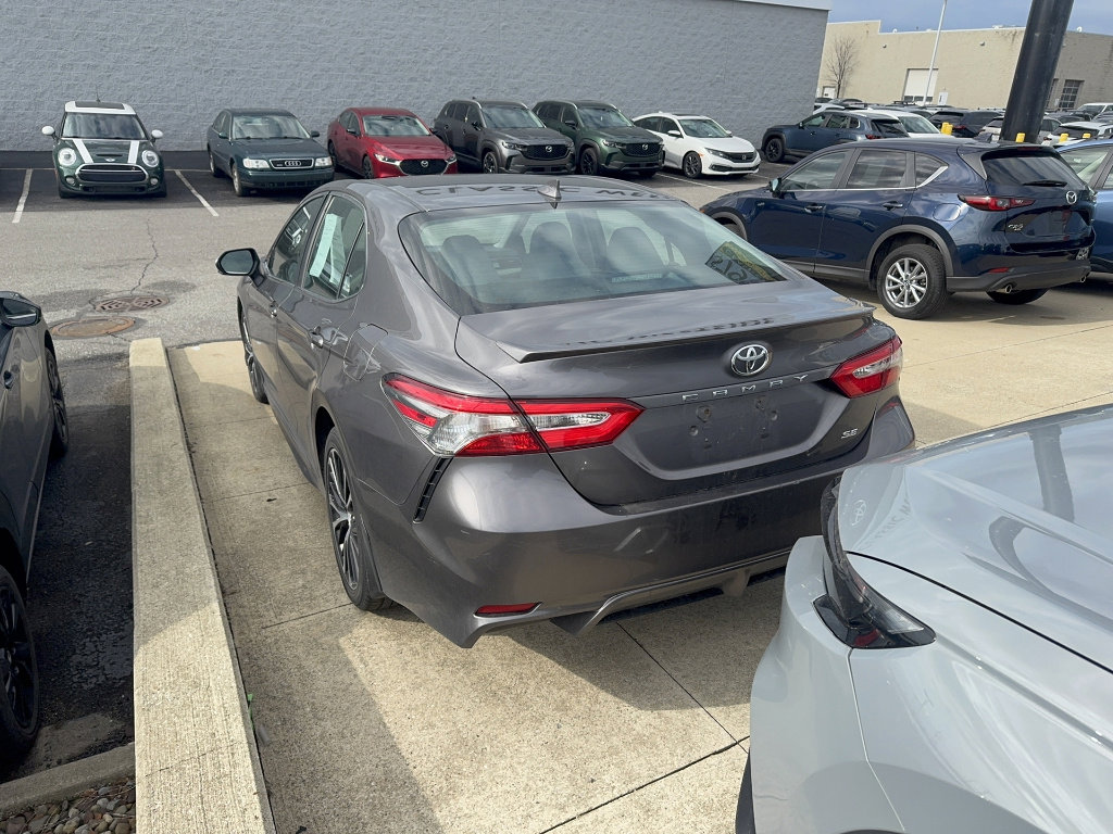 Used 2019 Toyota Camry SE image 2