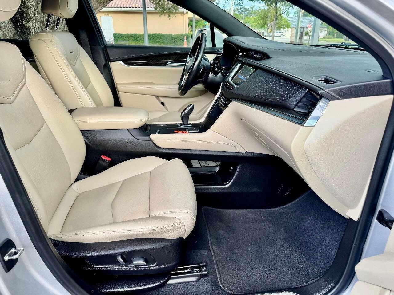 Used 2019 Cadillac XT5 FWD image 19